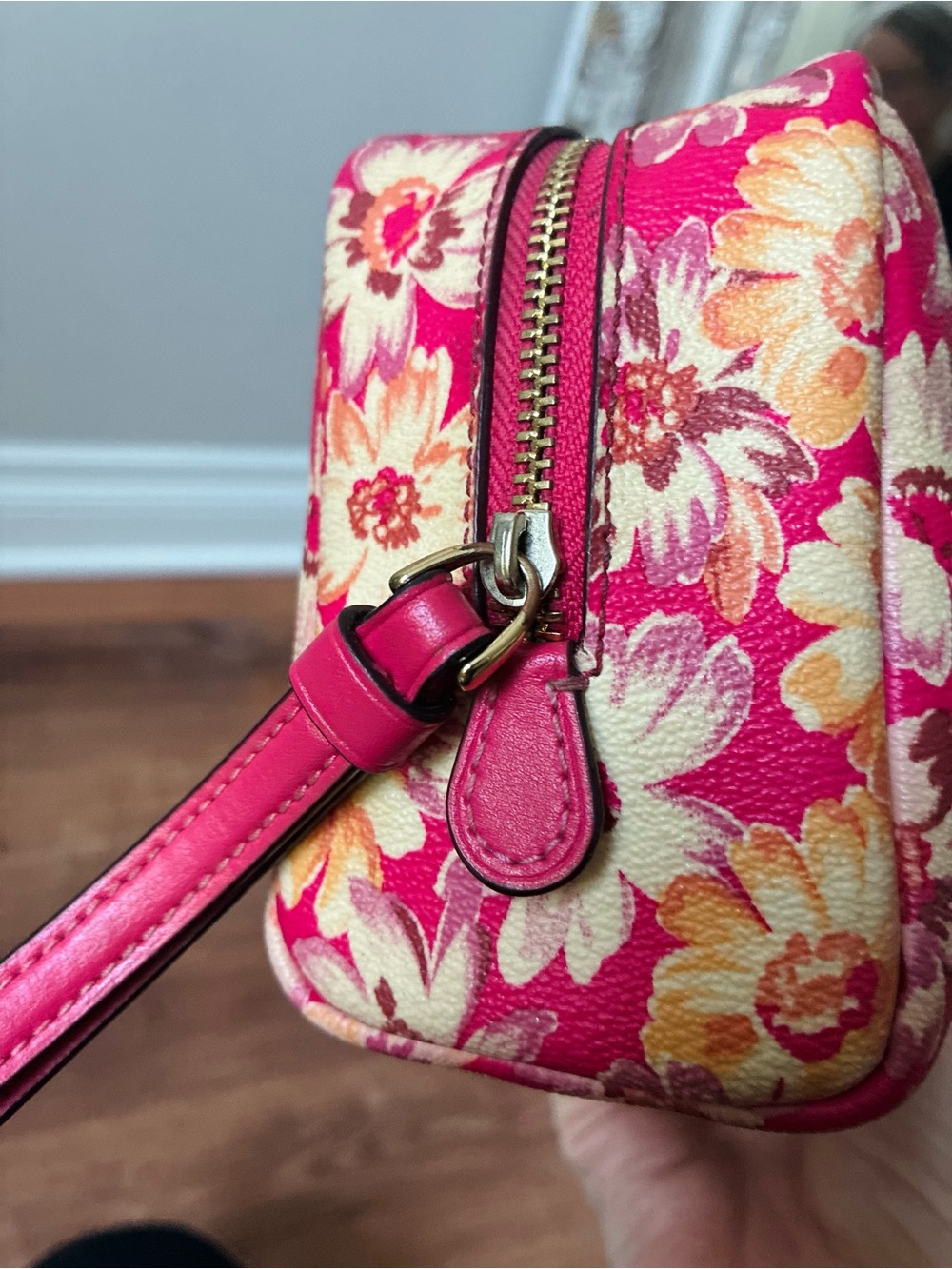 Coach Cosmetic Zipper Pouch With Wristlet Strap, Vintage Daisy Print - Picture 5 of 16